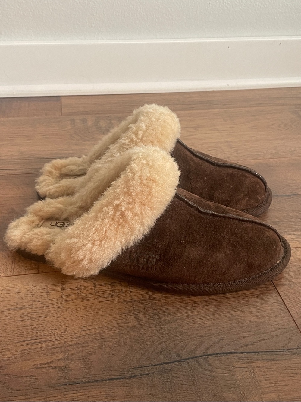 Ugg‎ Brown Shearling Lined Slides Size 9